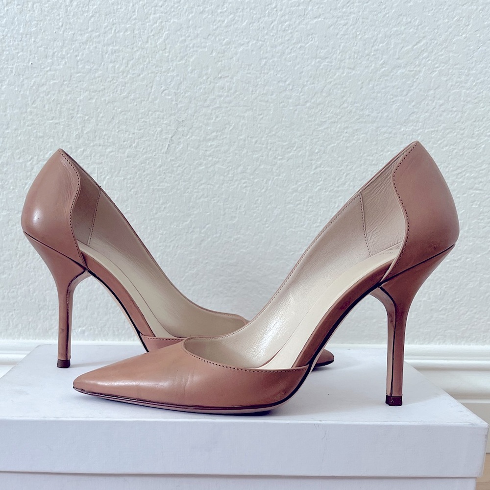 Tan/nude pumps